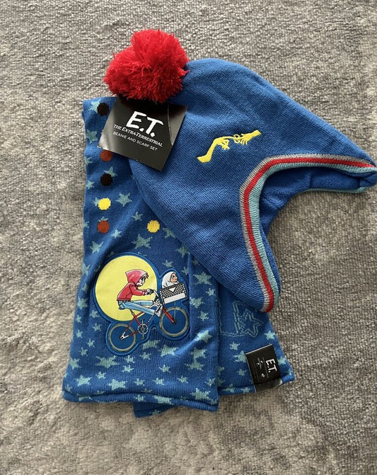 NWT Loot Crate E.T. the Extra Terrestrial Earflap Beanie Knit Hat Scarf Set ET